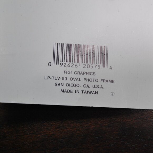 Vintage Pair of Tokens of Love by Figi Photo Frame Brooches NOS - Picture 5 of 7